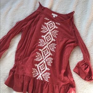 Long sleeve shirt with open shoulders